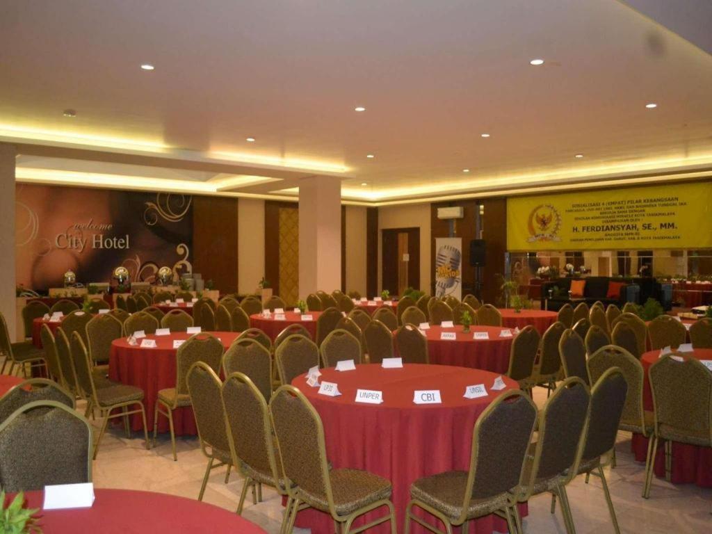 City Hotel טאסיקמאלאיה מראה חיצוני תמונה