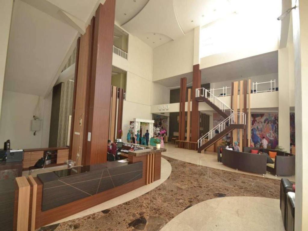 City Hotel טאסיקמאלאיה מראה חיצוני תמונה